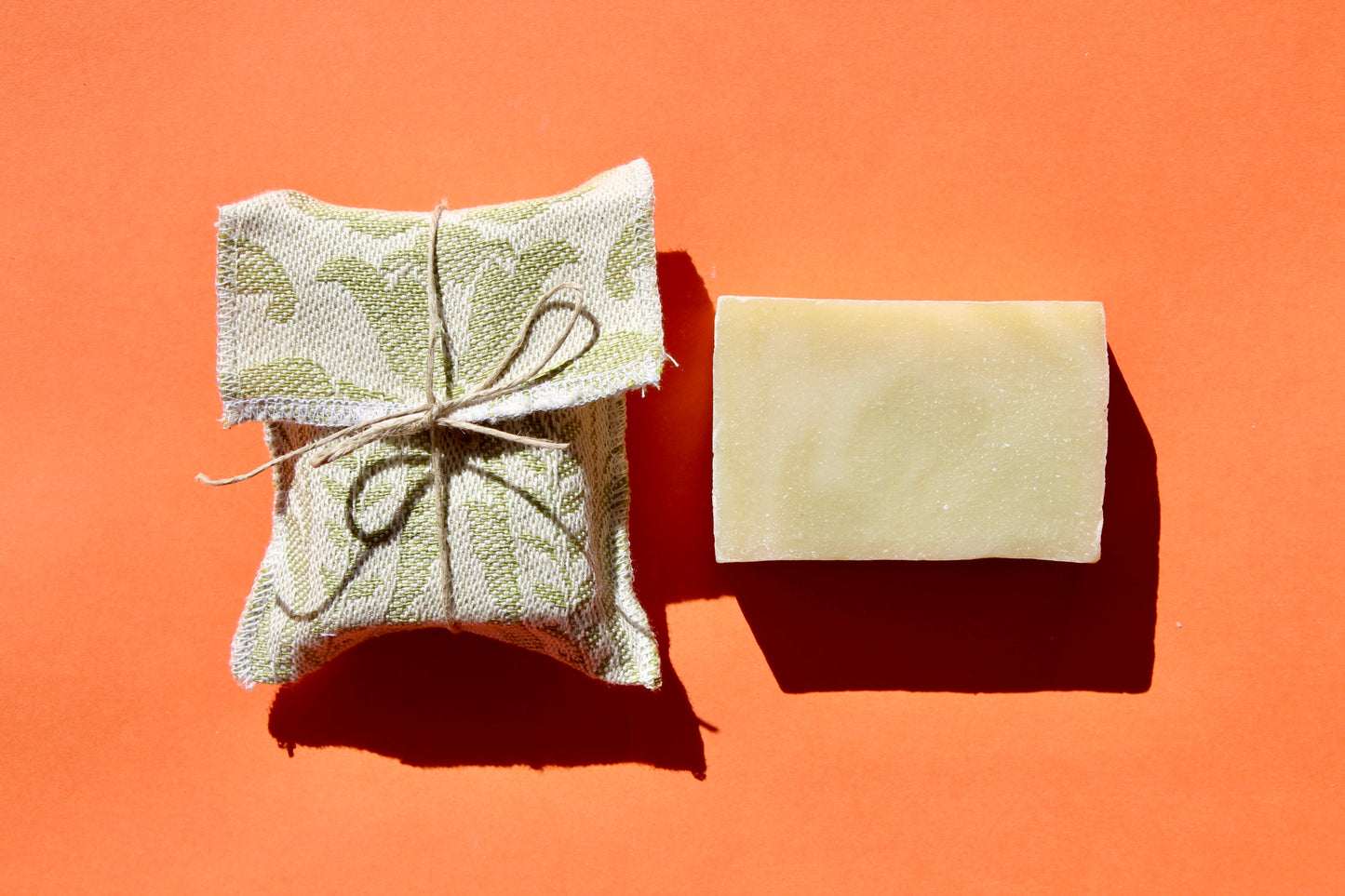 Savon artisanal à l’huile d’arbre à thé