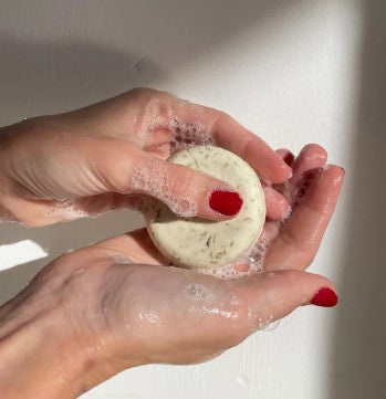 Shampoo solido ridensificante