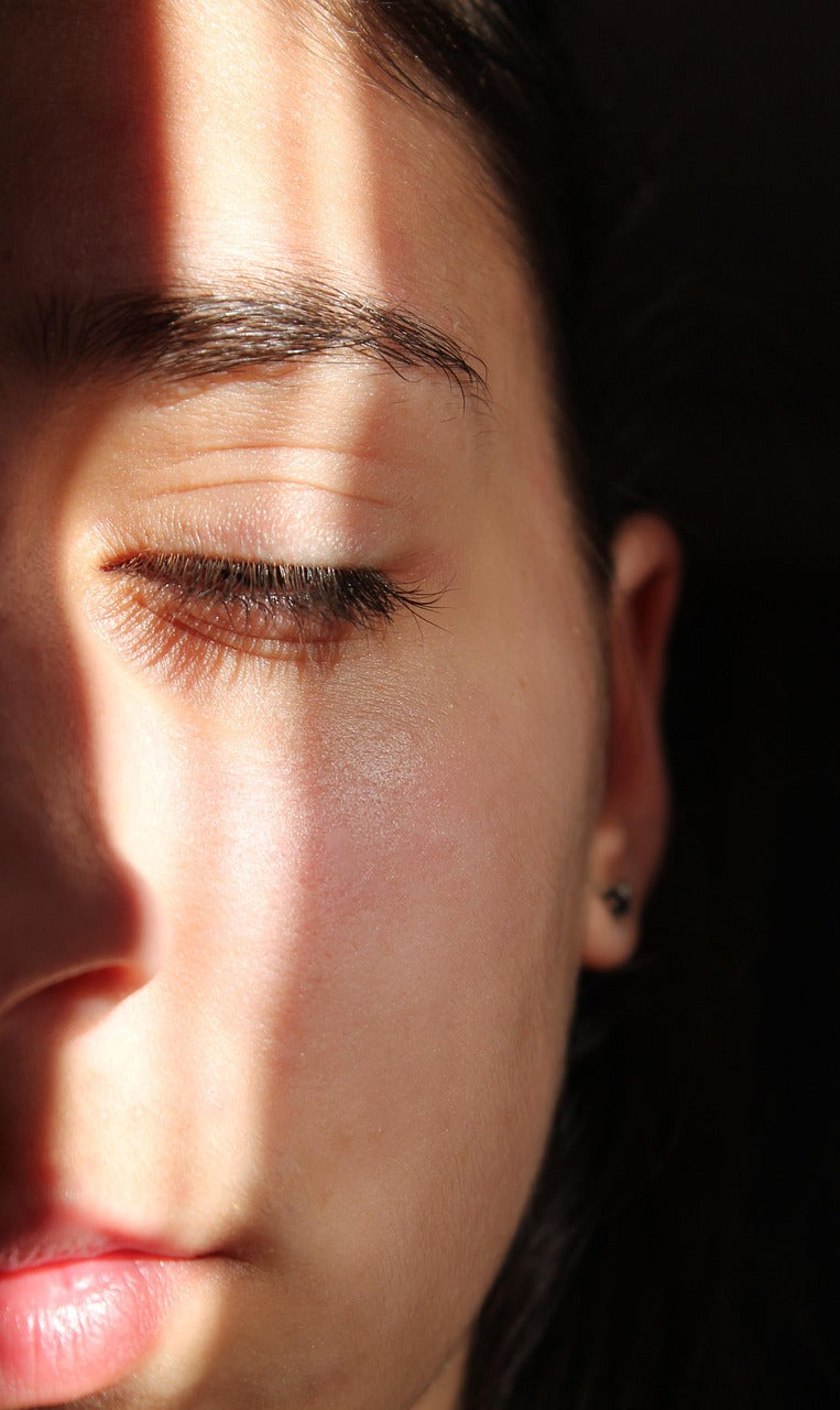 ¿Por qué utilizar cosmética natural en verano? Descubre sus beneficios y productos clave