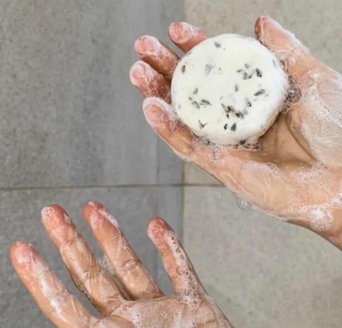 Shampoo solido nutriente per capelli secchi e danneggiati 